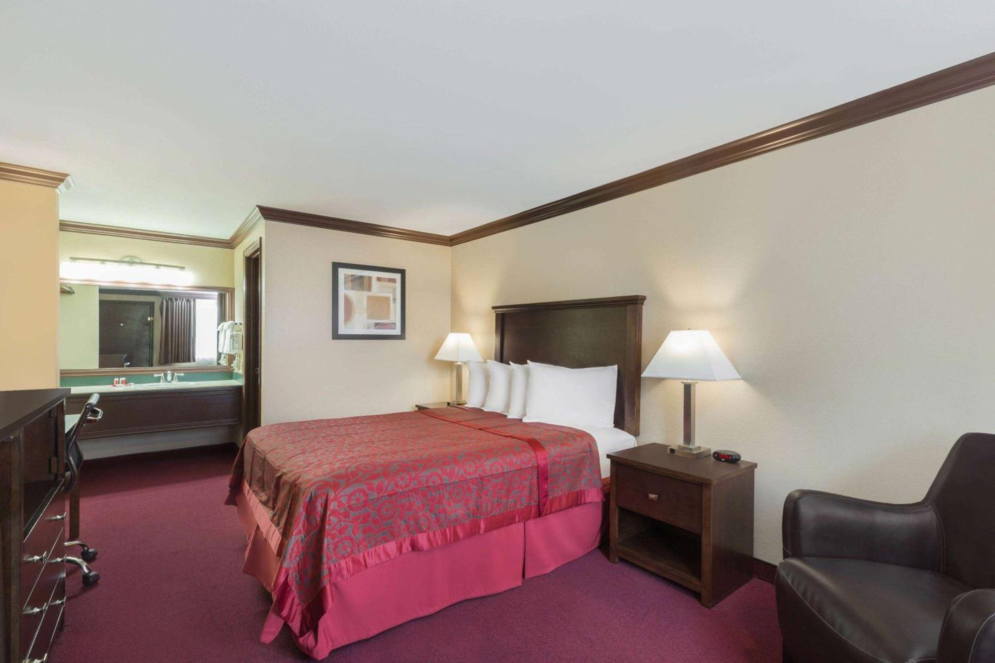 Days Inn By Wyndham Auburn Dış mekan fotoğraf