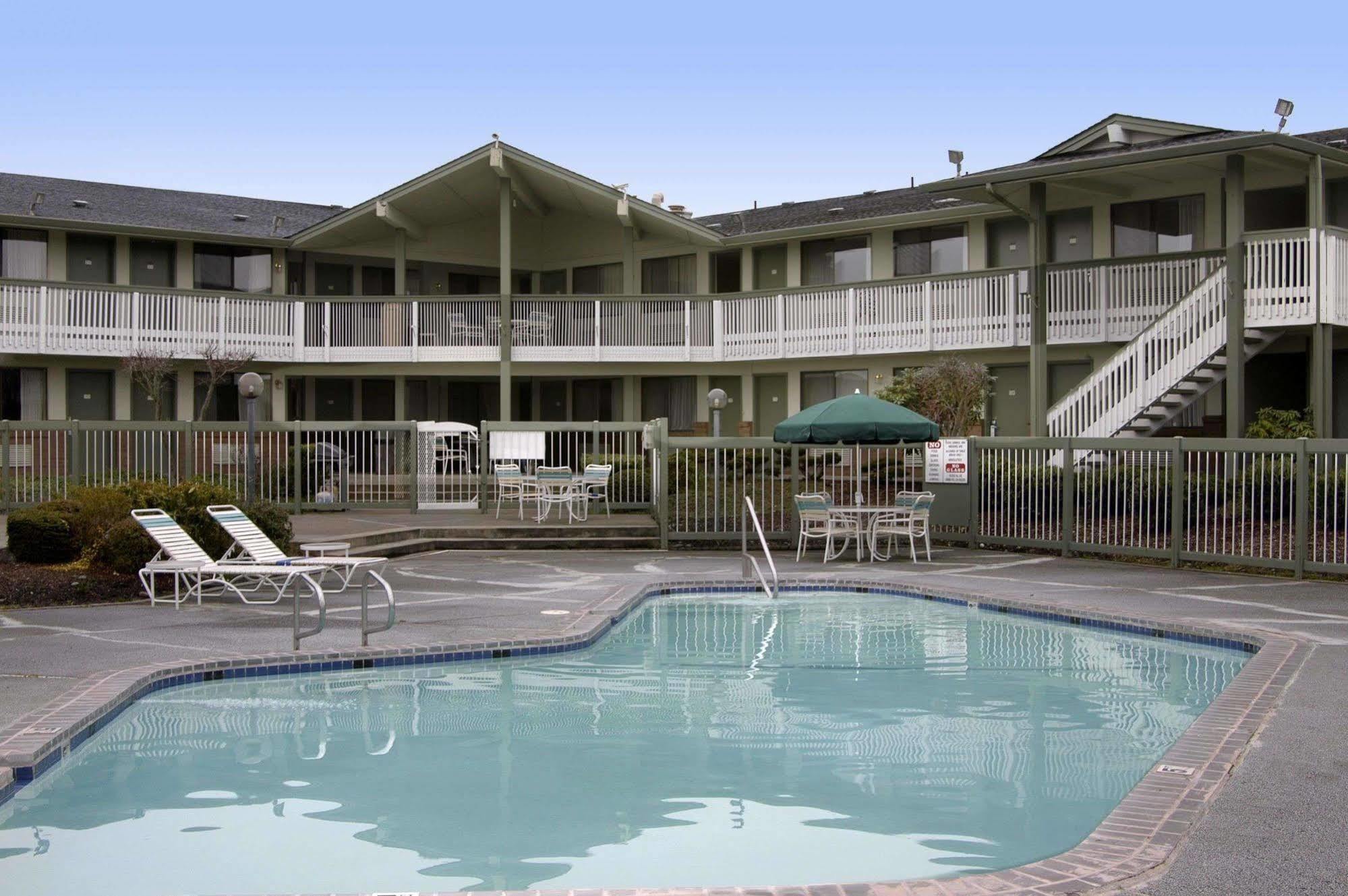 Days Inn By Wyndham Auburn Dış mekan fotoğraf