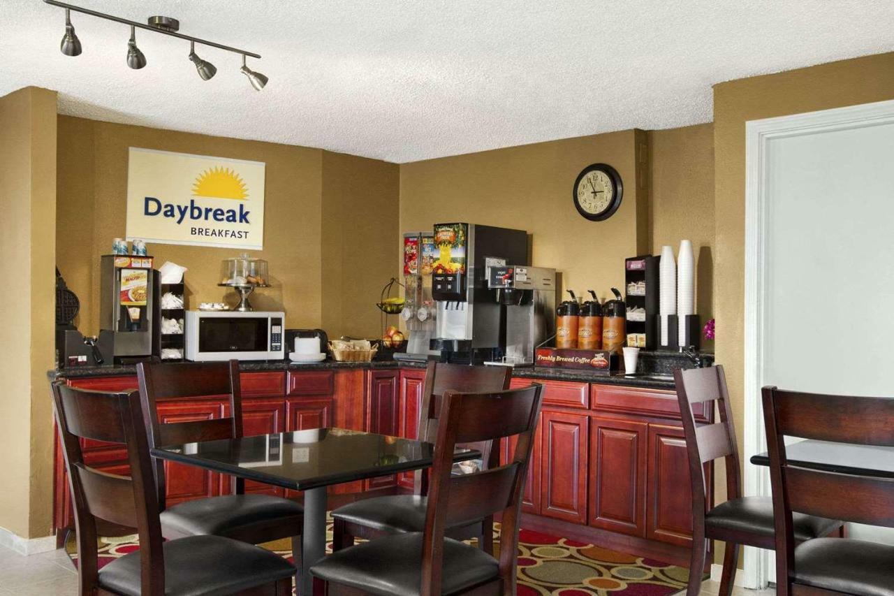 Days Inn By Wyndham Auburn Dış mekan fotoğraf